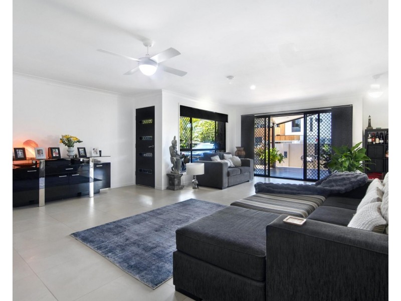 136 Burleigh Street, Burleigh Waters QLD 4220