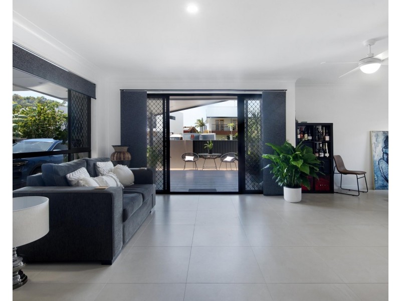 136 Burleigh Street, Burleigh Waters QLD 4220