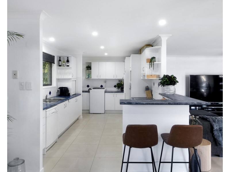 136 Burleigh Street, Burleigh Waters QLD 4220