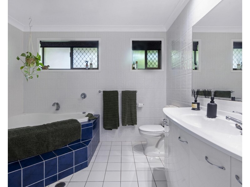 136 Burleigh Street, Burleigh Waters QLD 4220