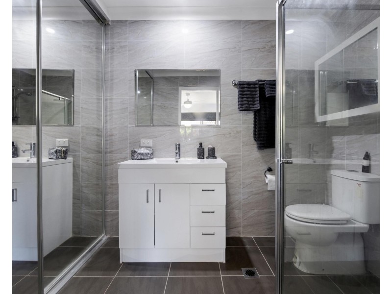 136 Burleigh Street, Burleigh Waters QLD 4220