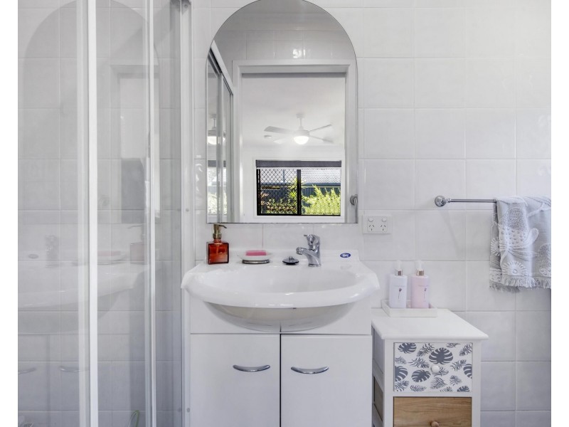 136 Burleigh Street, Burleigh Waters QLD 4220