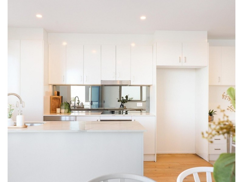 304/51 Peerless Avenue, Mermaid Beach QLD 4218