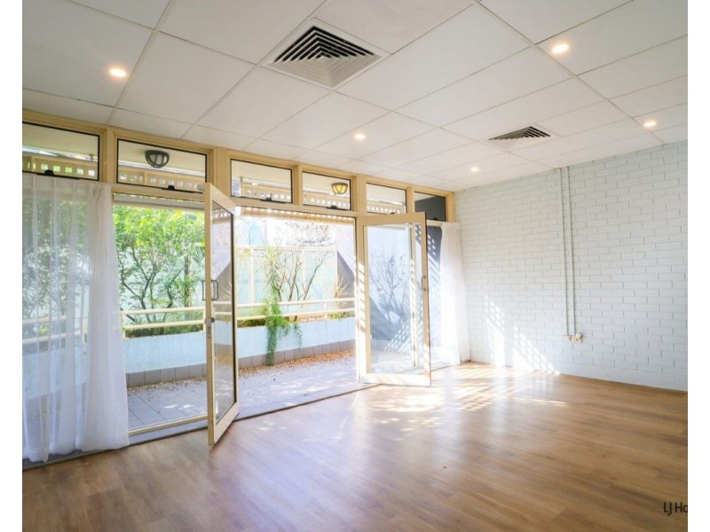 82 Griffith Street, Coolangatta QLD 4225