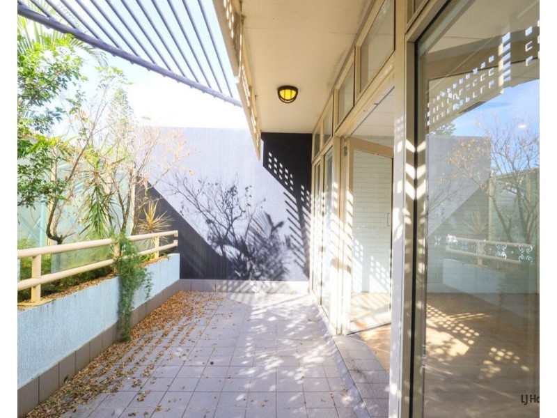 82 Griffith Street, Coolangatta QLD 4225