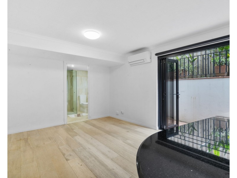 2/138 Jefferson Lane, Palm Beach QLD 4221