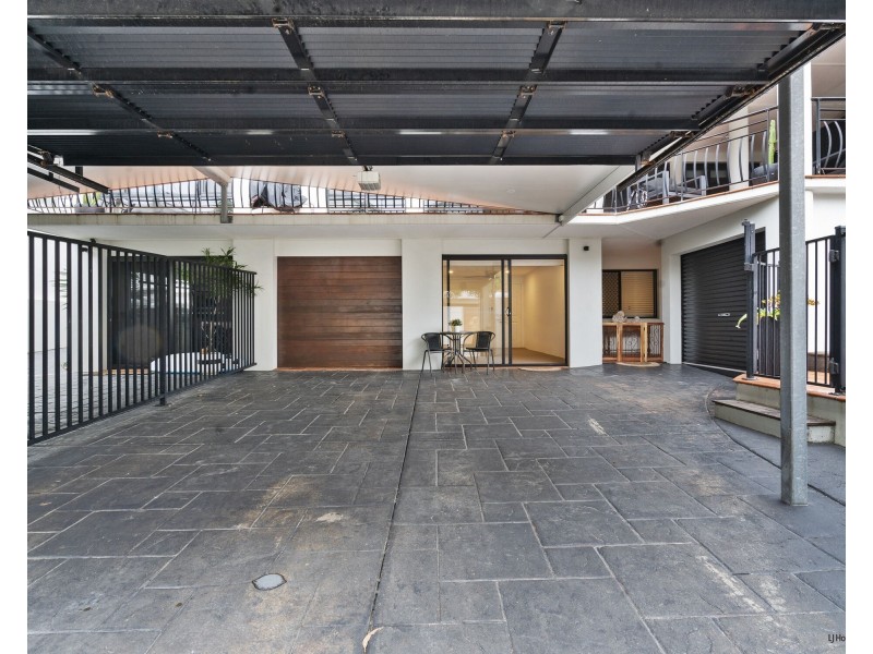 2/138 Jefferson Lane, Palm Beach QLD 4221