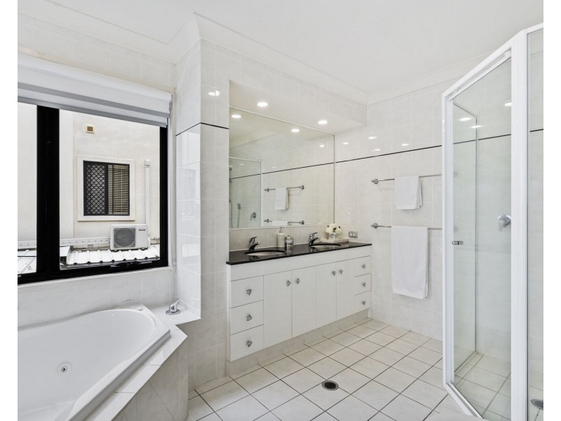 101 Stanhill Drive, Surfers Paradise QLD 4217