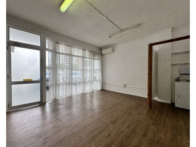 9/2 Eighth Avenue, Palm Beach QLD 4221
