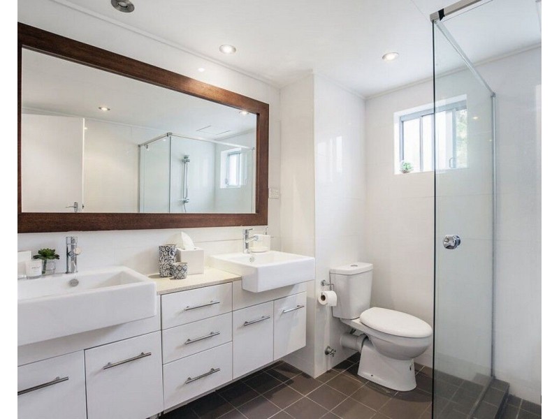 2/738 Pacific Parade, Currumbin QLD 4223