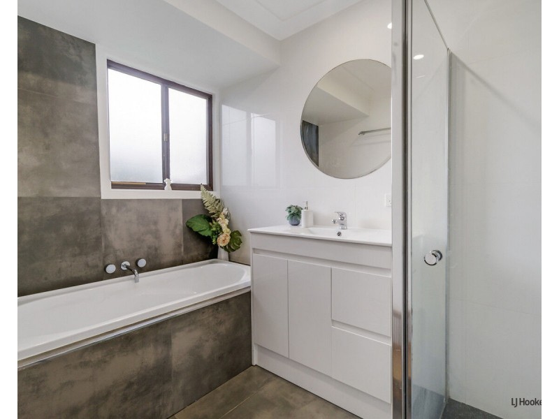 8 Darnel Street, Elanora QLD 4221