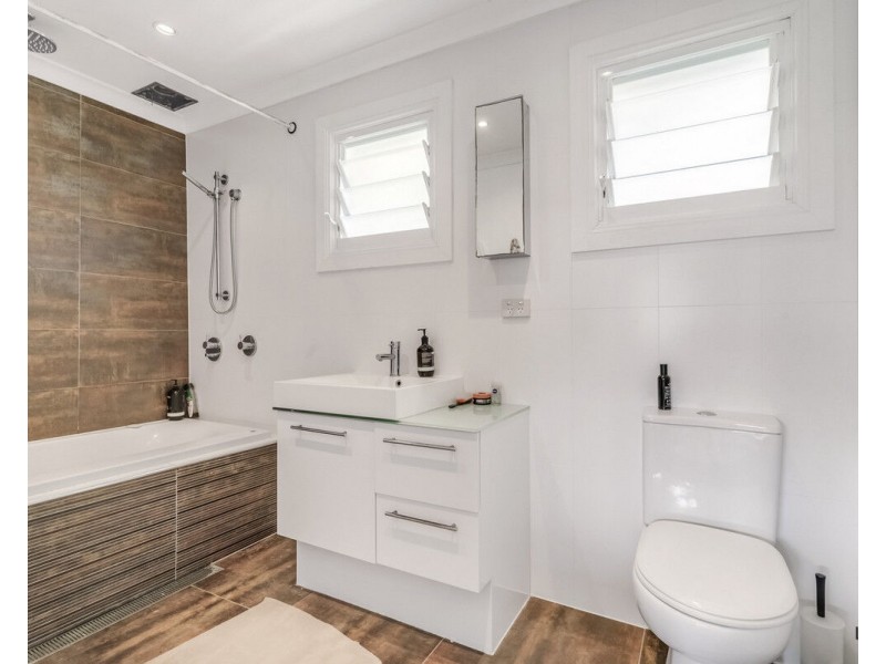 2/51 Hayle Street, Burleigh Heads QLD 4220