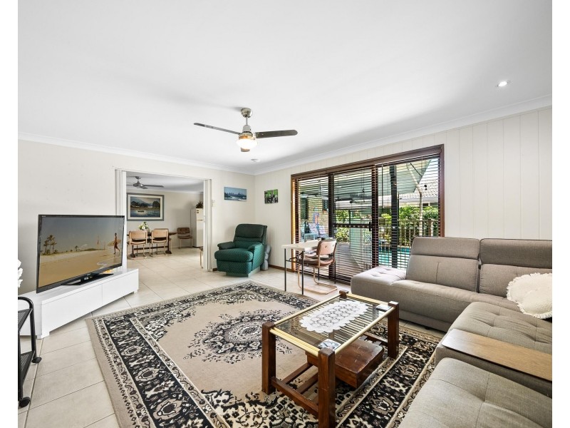 33 Spindle Street, Palm Beach QLD 4221