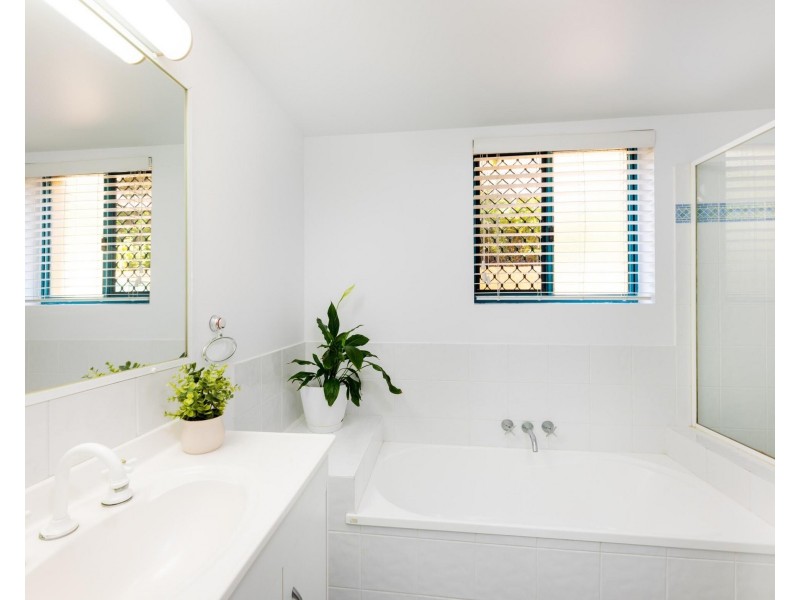 5/27-29 Dutton Street, Coolangatta QLD 4225
