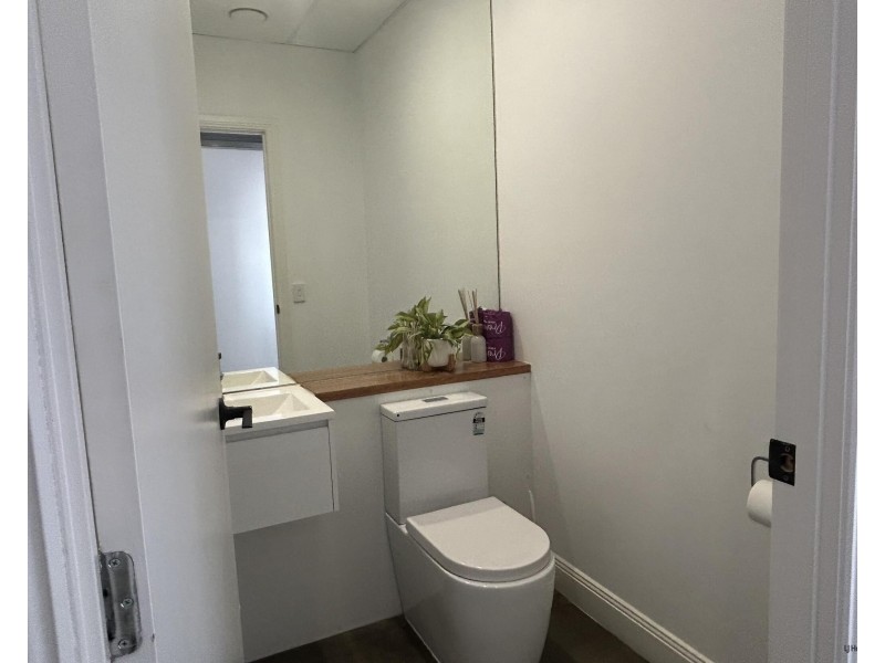 Suite 4/19-21 Park Avenue, Burleigh Heads QLD 4220