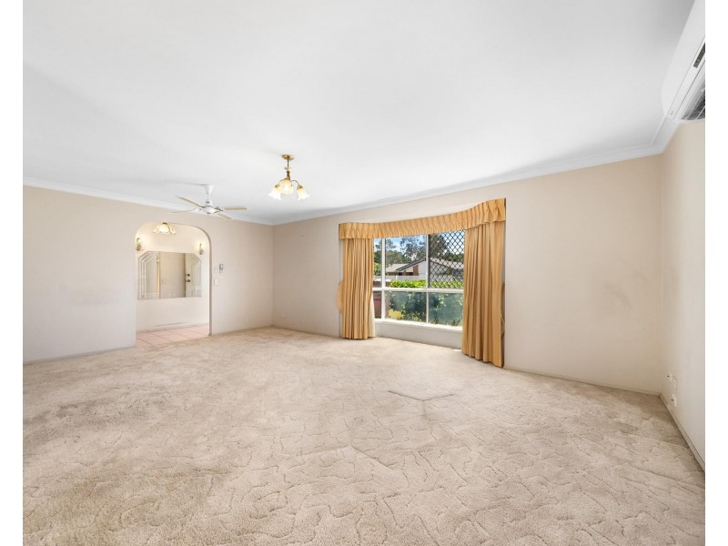 11 Saffron Street, Elanora QLD 4221