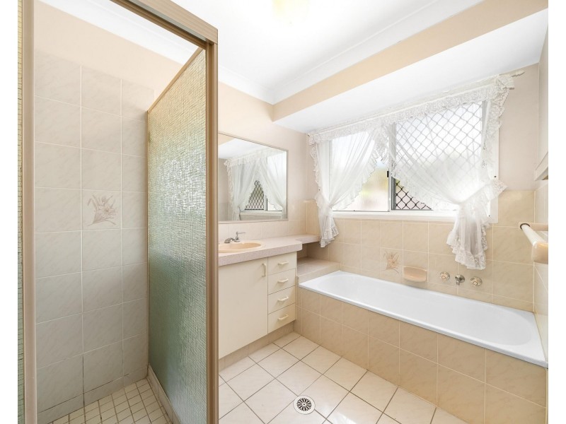 11 Saffron Street, Elanora QLD 4221