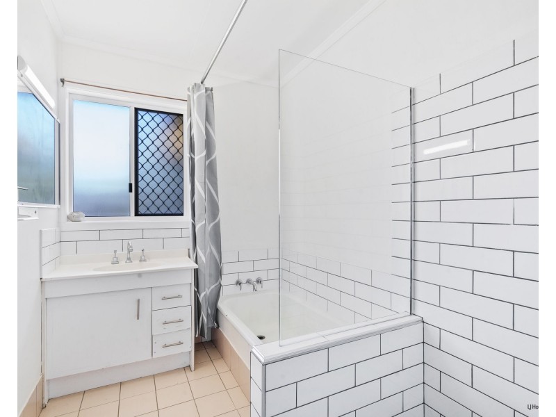 48 Fifth Avenue, Palm Beach QLD 4221