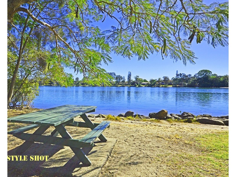 17 Lakeview Parade, Tweed Heads South NSW 2486