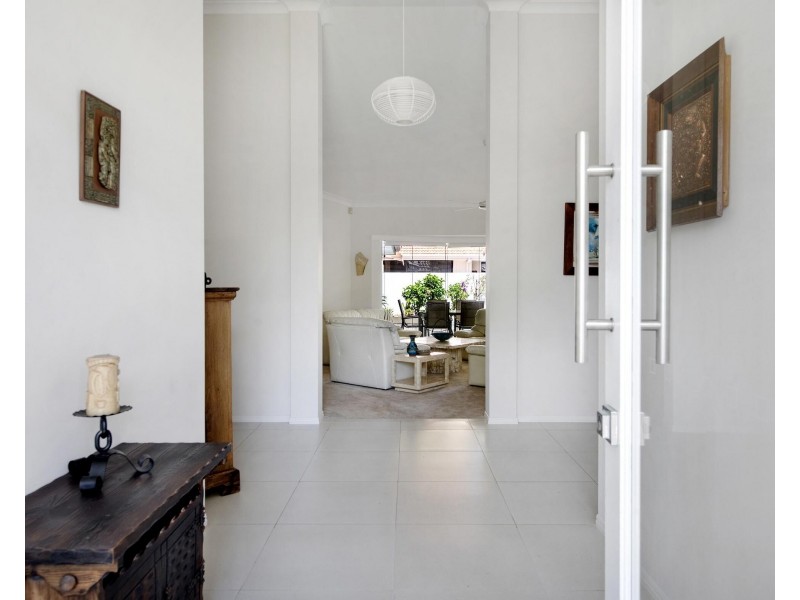 41 Deborah Avenue, Benowa Waters QLD 4217