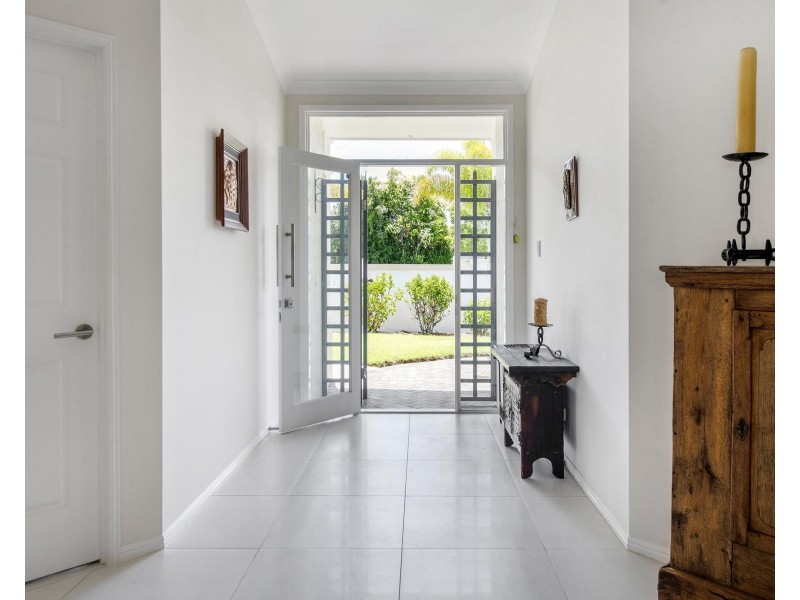 41 Deborah Avenue, Benowa Waters QLD 4217