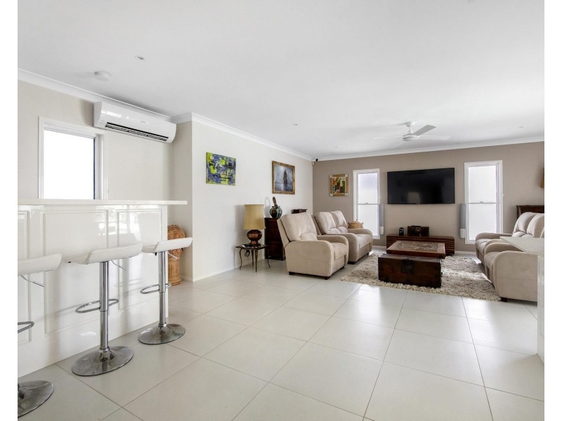 41 Deborah Avenue, Benowa Waters QLD 4217