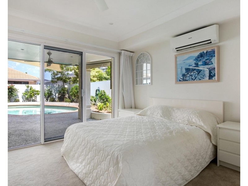 41 Deborah Avenue, Benowa Waters QLD 4217