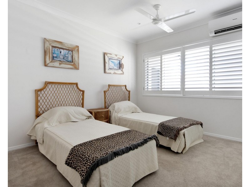 41 Deborah Avenue, Benowa Waters QLD 4217