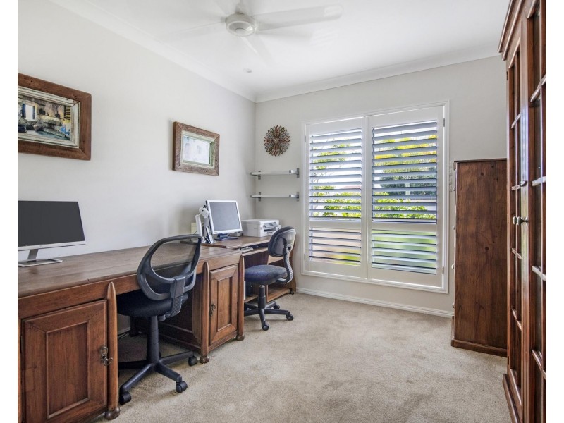 41 Deborah Avenue, Benowa Waters QLD 4217