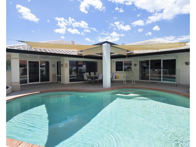 41 Deborah Avenue, Benowa Waters QLD 4217