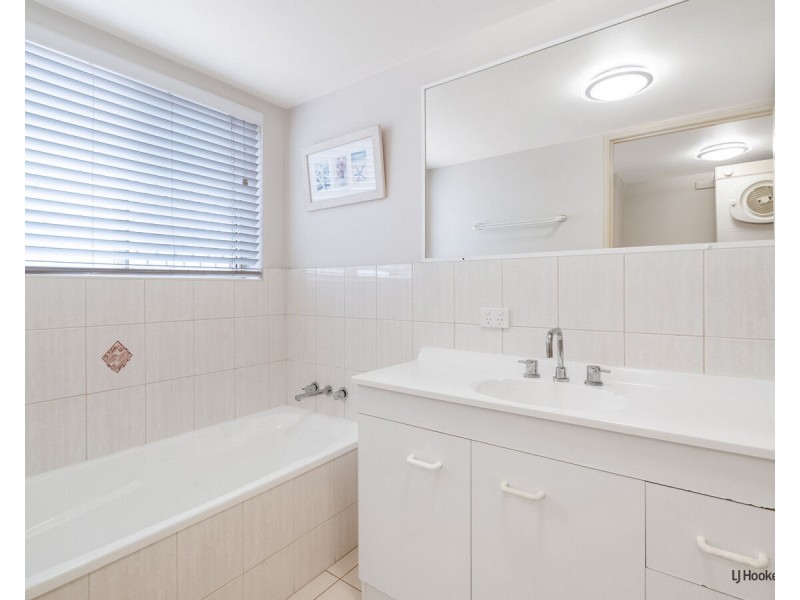 2/137 Golden Four Drive, Bilinga QLD 4225