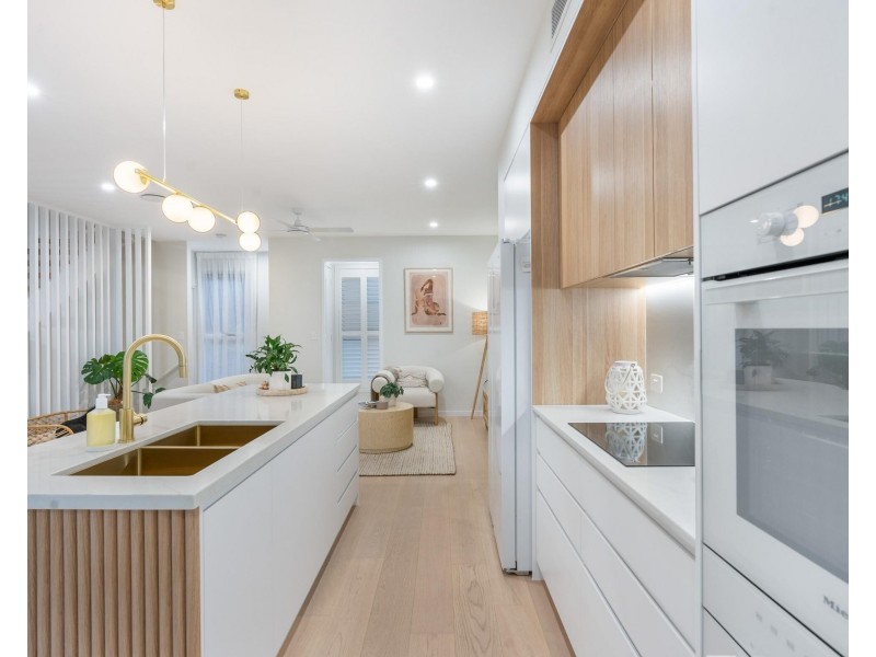 5/135 Golden Four Drive, Bilinga QLD 4225