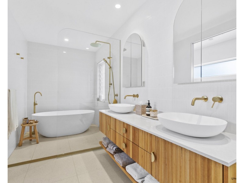 2/43 Murlong Crescent, Palm Beach QLD 4221