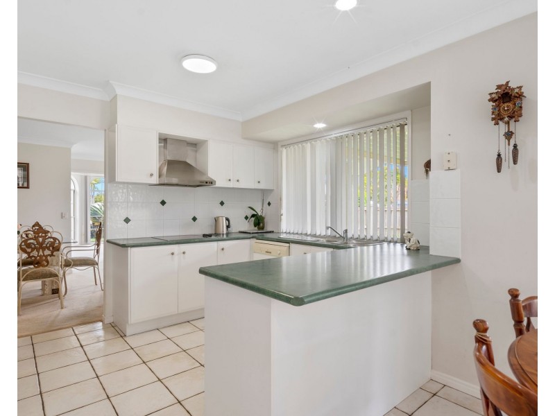 31 Stingray Crescent, Burleigh Waters QLD 4220