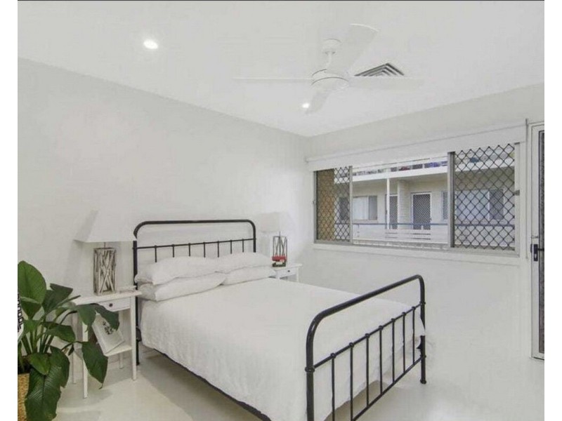 3/802 Pacific Parade, Currumbin QLD 4223