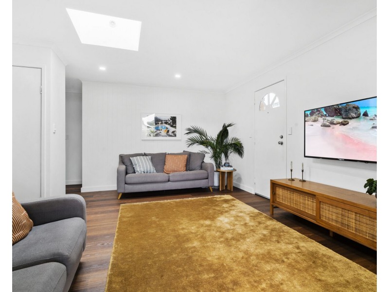 2/97 Nobby Parade, Miami QLD 4220