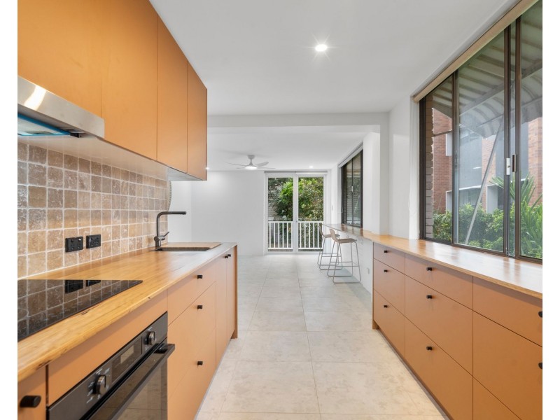 4/999 Gold Coast Highway, Palm Beach QLD 4221