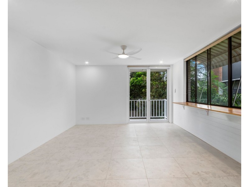4/999 Gold Coast Highway, Palm Beach QLD 4221