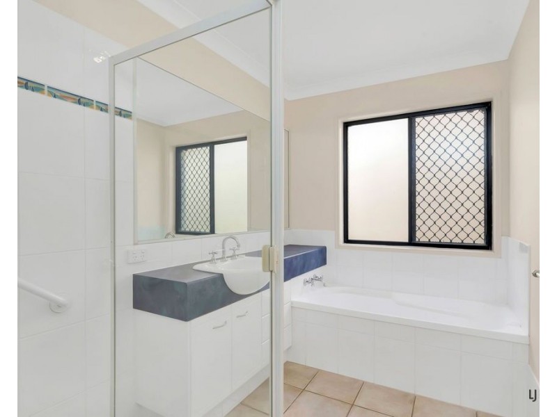 6 Numalla Court, Elanora QLD 4221