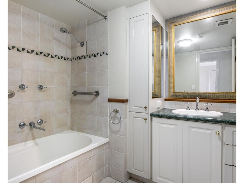 1712/24-26 Queensland Avenue, Broadbeach QLD 4218