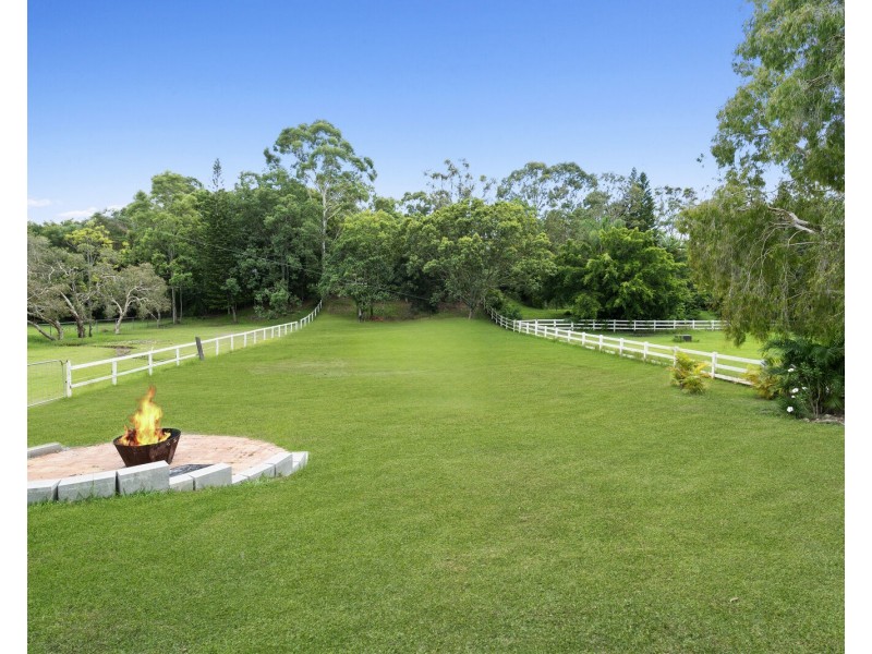 8 Larch Street, Tallebudgera QLD 4228