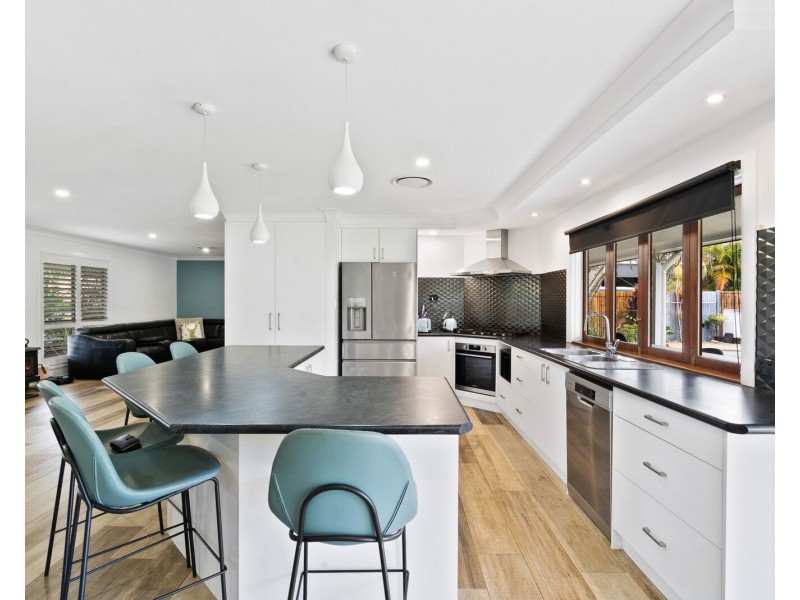 8 Larch Street, Tallebudgera QLD 4228