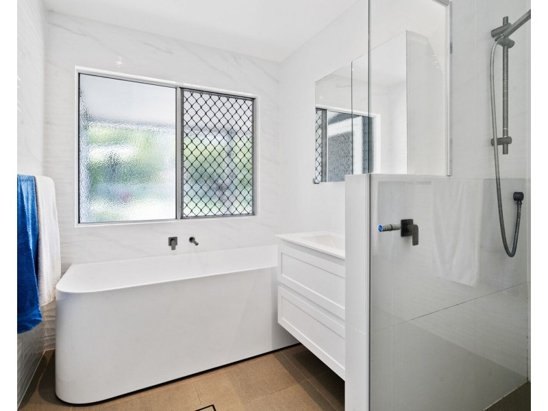 8 Larch Street, Tallebudgera QLD 4228