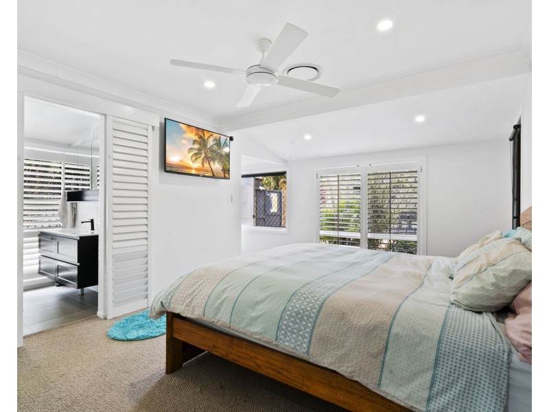 8 Larch Street, Tallebudgera QLD 4228