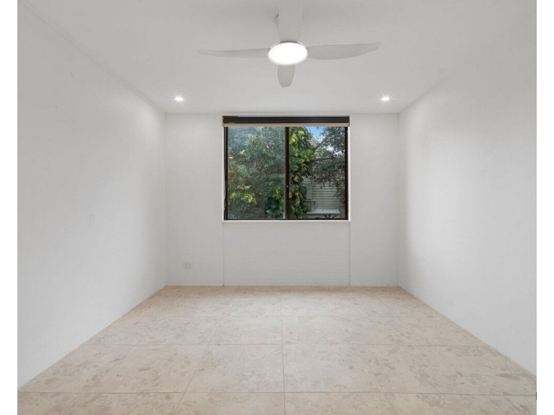 4/999 Gold Coast Highway, Palm Beach QLD 4221