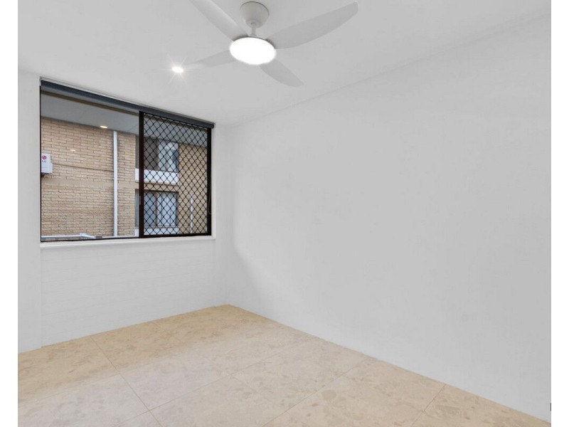 4/999 Gold Coast Highway, Palm Beach QLD 4221