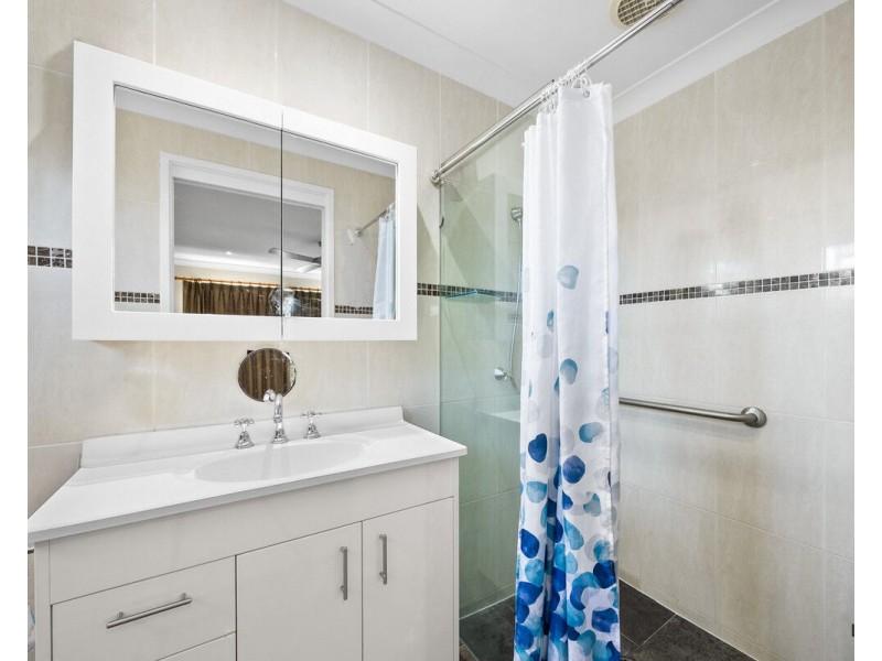 33 Spindle Street, Palm Beach QLD 4221