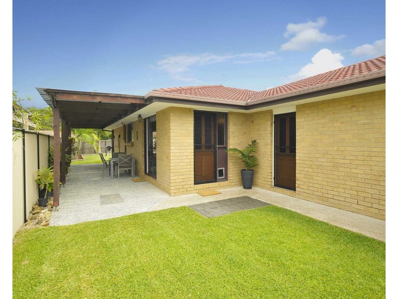 2/23 Callistemon Court, Arundel QLD 4214