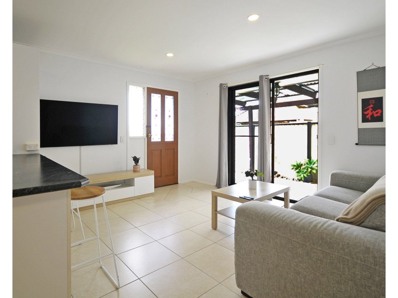 2/23 Callistemon Court, Arundel QLD 4214