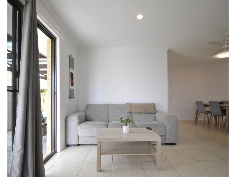 2/23 Callistemon Court, Arundel QLD 4214